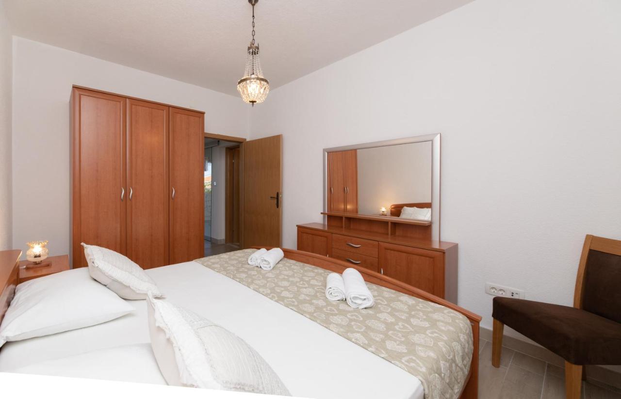 Apartments Ella Supetar Kültér fotó