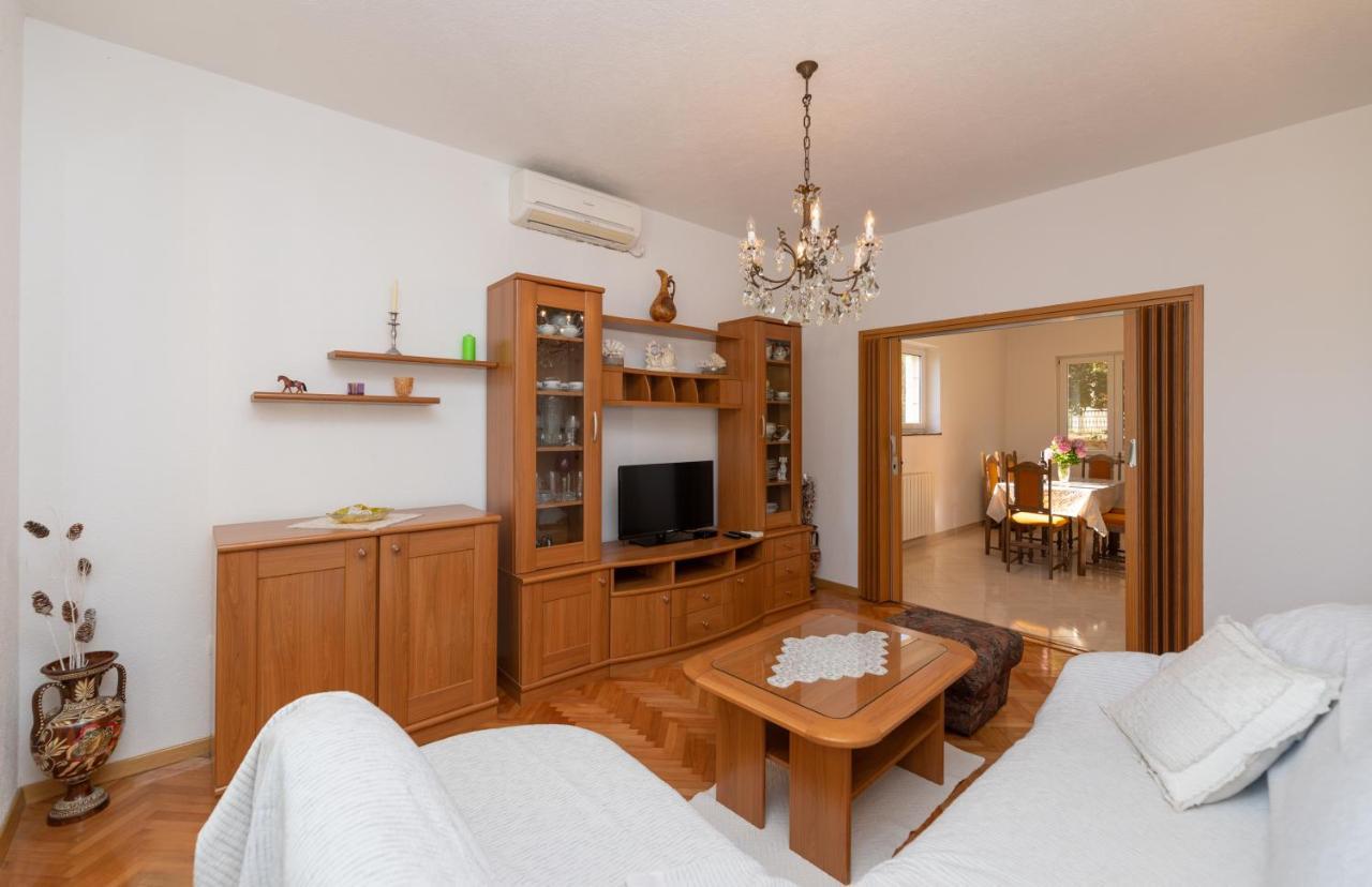 Apartments Ella Supetar Kültér fotó