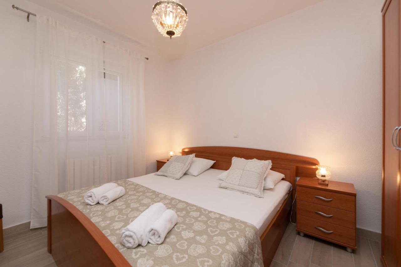 Apartments Ella Supetar Kültér fotó