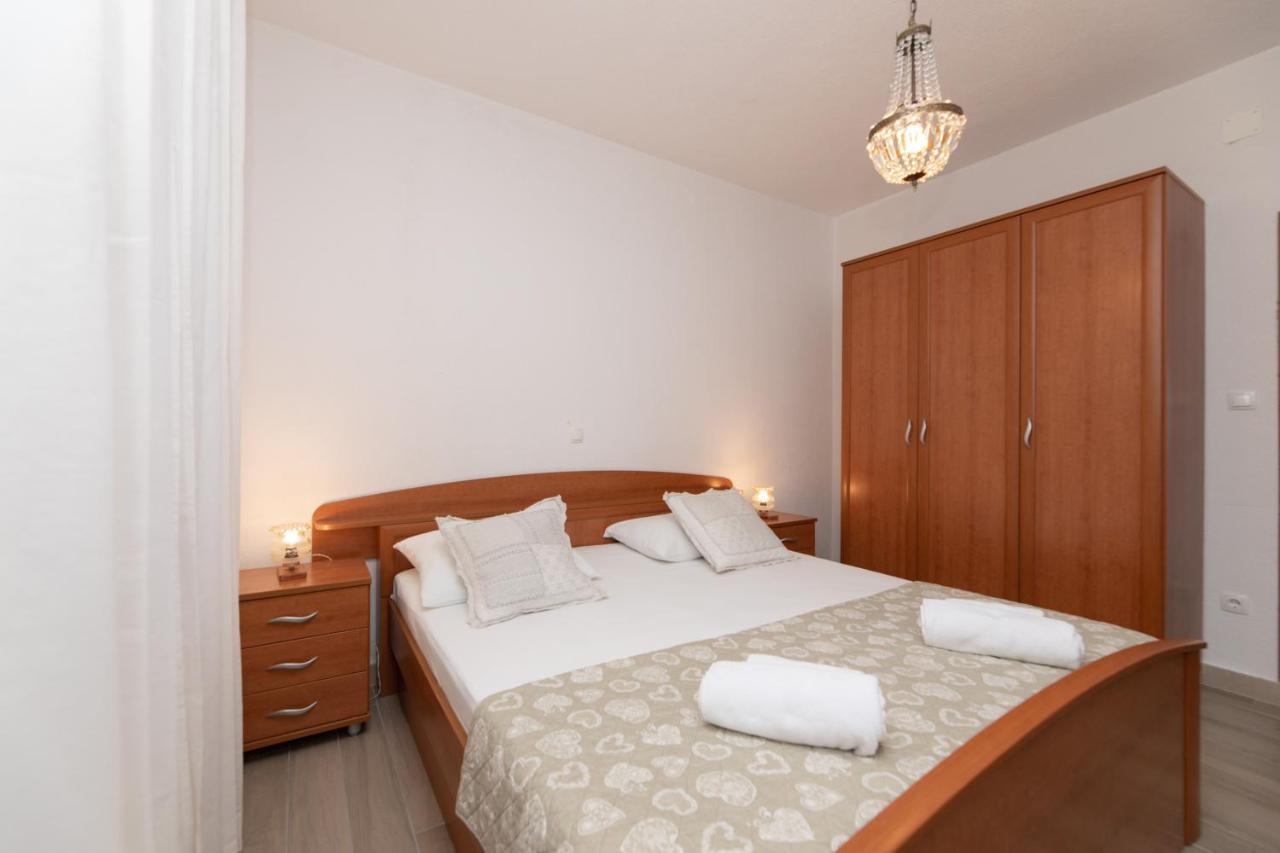 Apartments Ella Supetar Kültér fotó